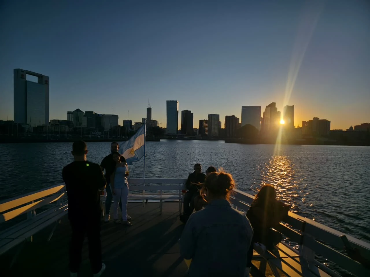 Actividad Atardecer en el Río de la Plata: Navegación & Open Bar